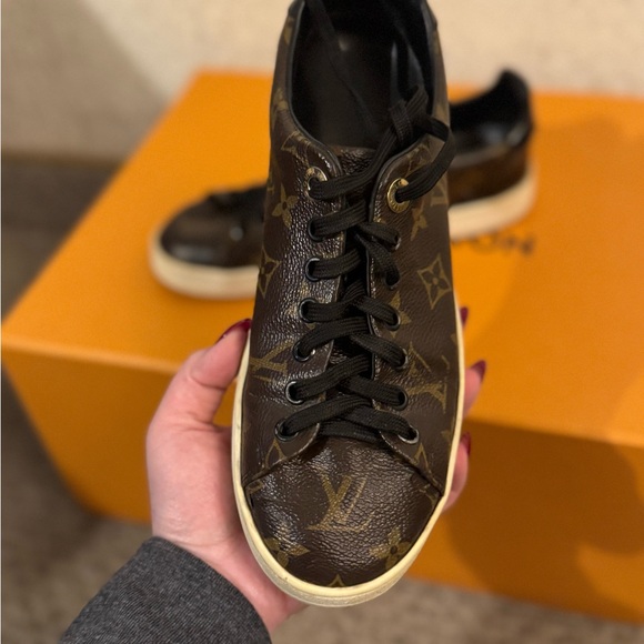 Louis Vuitton sneakers size 7 - Picture 3 of 4